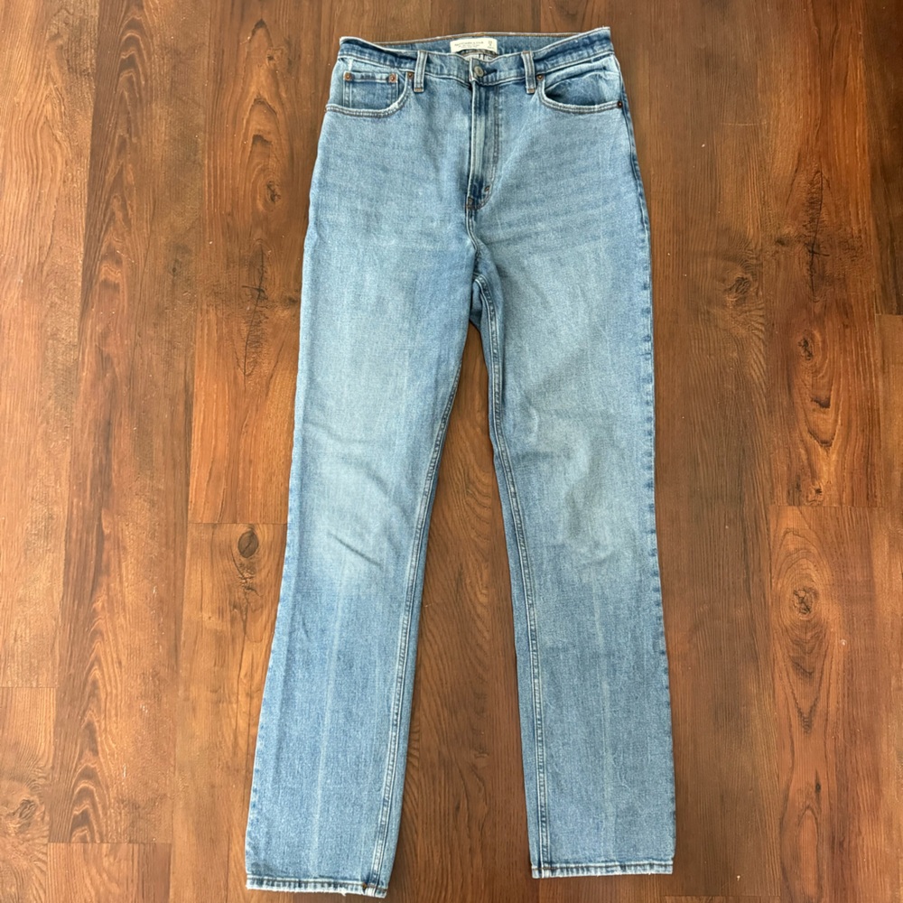Abercrombie The 90s Slim Straight Ultra High Rise
